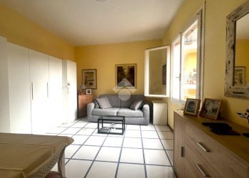 One-room apartment Via Alessandro Volta, Sanremo - photo 9