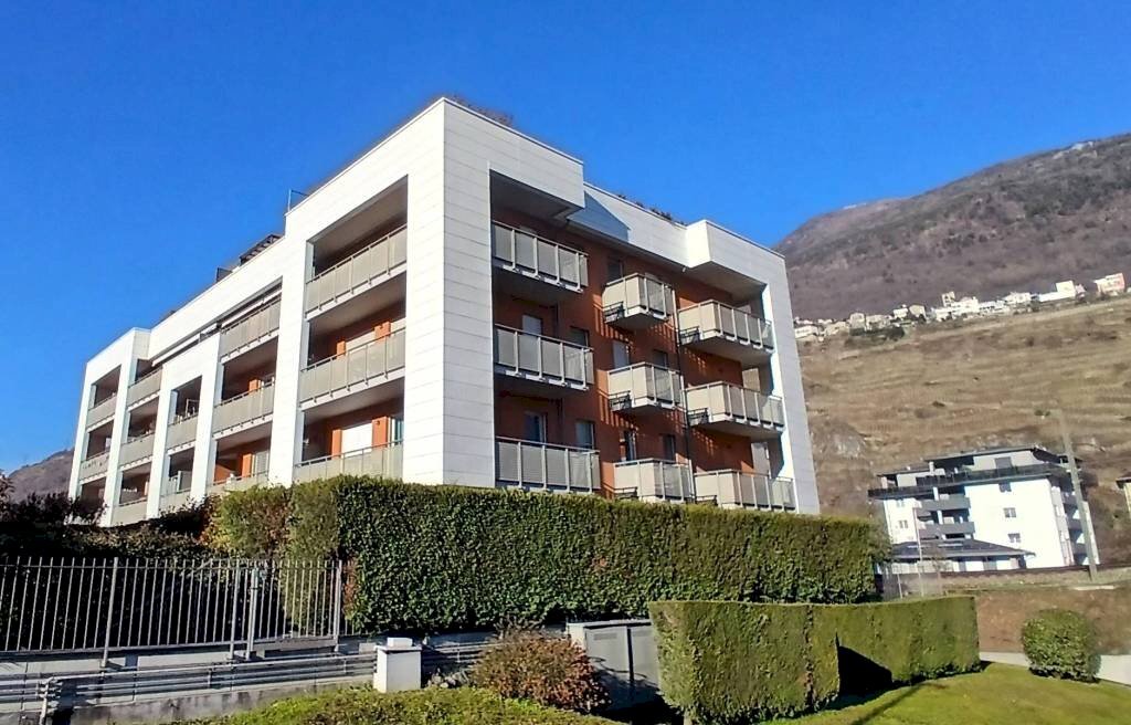 Facciata - Bilocale via Ventina, 2B, Sondrio - foto 1