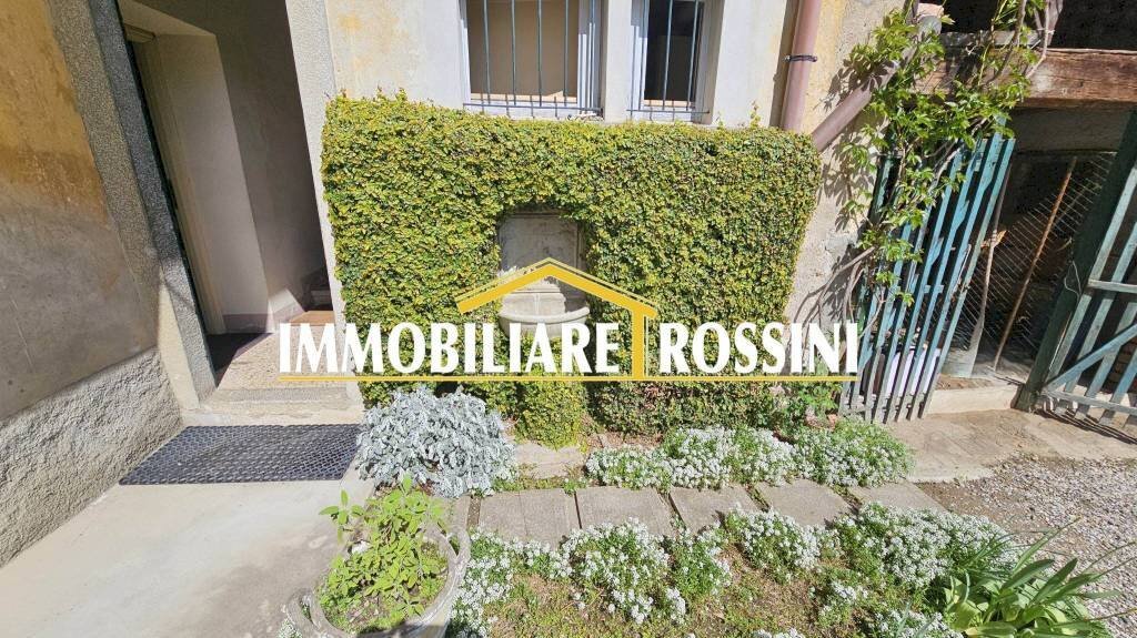 Giardino - Casa indipendente via C. Bernasconi, 26, Malnate - foto 3