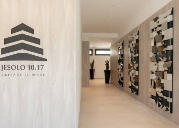 Ingresso Condominiale - Attico Piazza Brescia, 15, frazione Lido Di Jesolo, Jesolo - foto 1