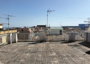 Trilocale via Mario Piana, Genova (zona Cornigliano) - foto 1