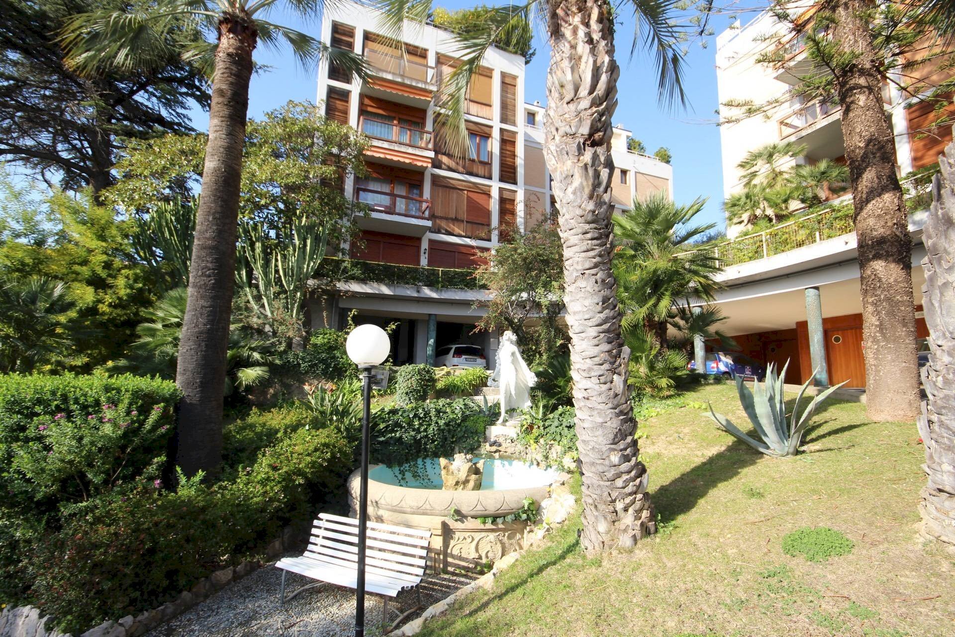 Three-room apartment viale Giosuè Carducci, Sanremo - photo 1