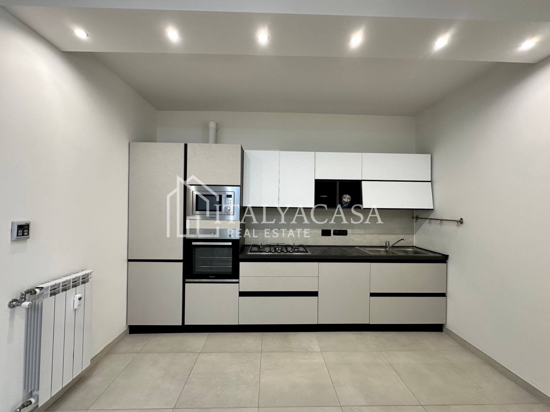 Three-room apartment Via Privata Fratelli Asquasciati, Sanremo - photo 3