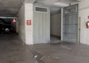 Facciata - Box via Servilia, Fara in Sabina - foto 1