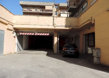 Cortile interno - Box via Servilia, Fara in Sabina - foto 17