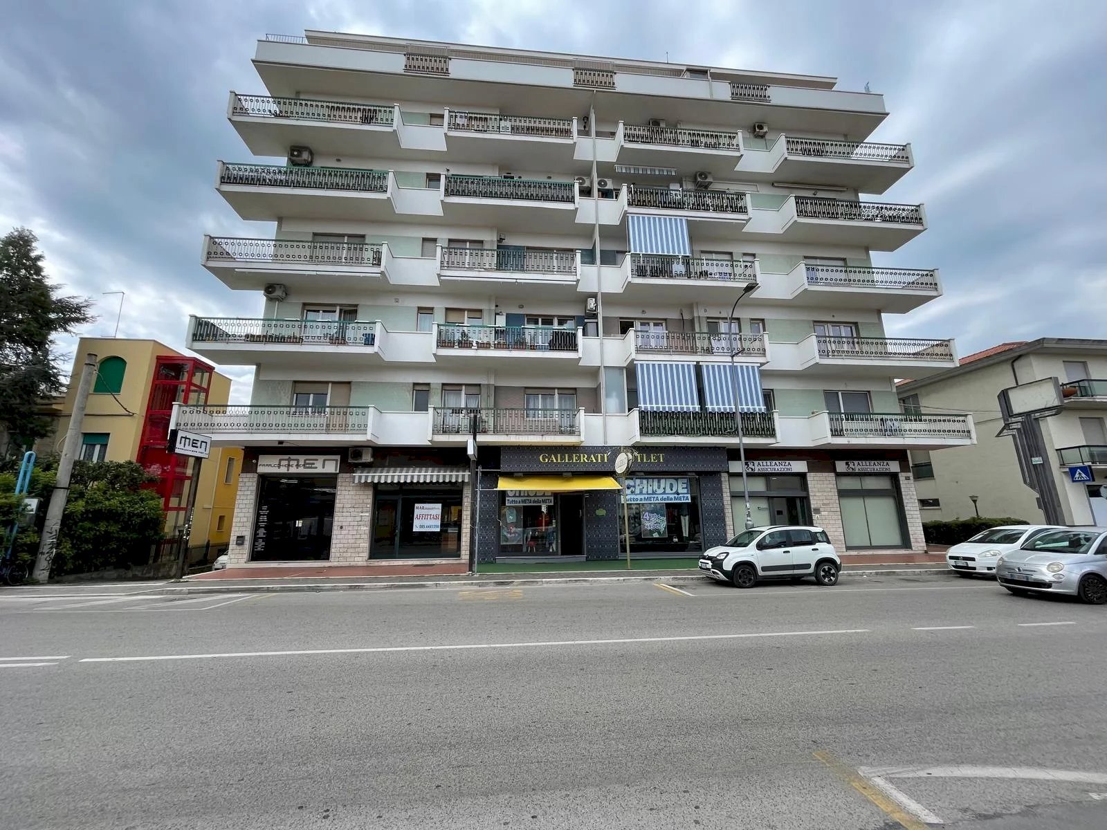 Locale Commerciale Via Corso Umberto I, Montesilvano - foto 2