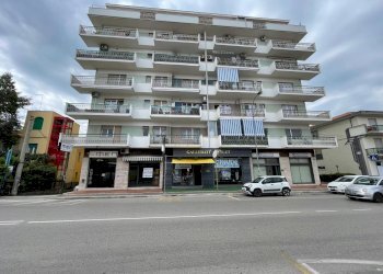 Locale Commerciale Via Corso Umberto I, Montesilvano - foto 2