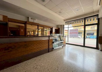 Locale Commerciale Via Corso Umberto I, Montesilvano - foto 4