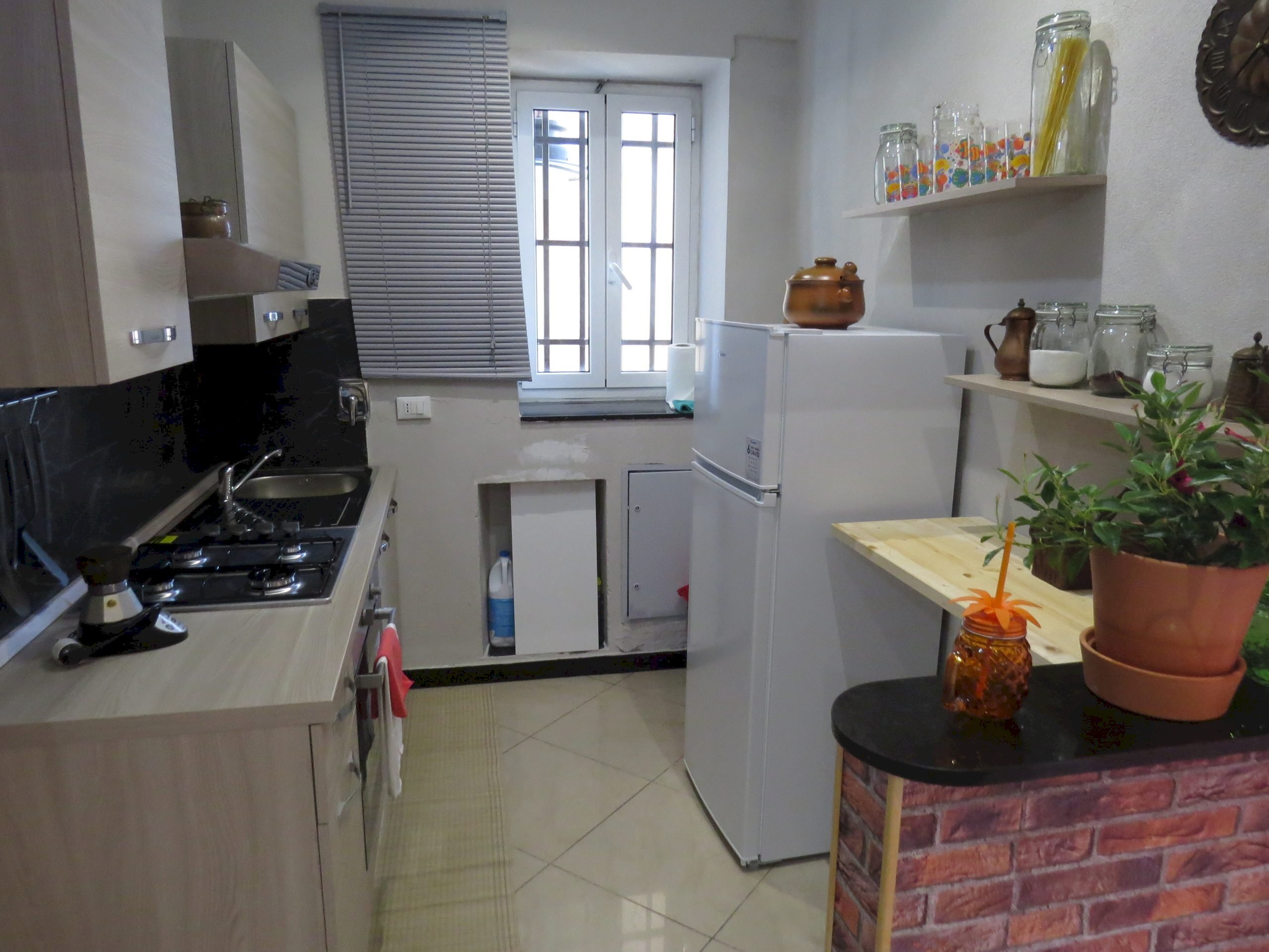 Two-room apartment Via Antonio Gramsci, Sottoripa, Genova (neighborhood Centro Storico) - photo 3