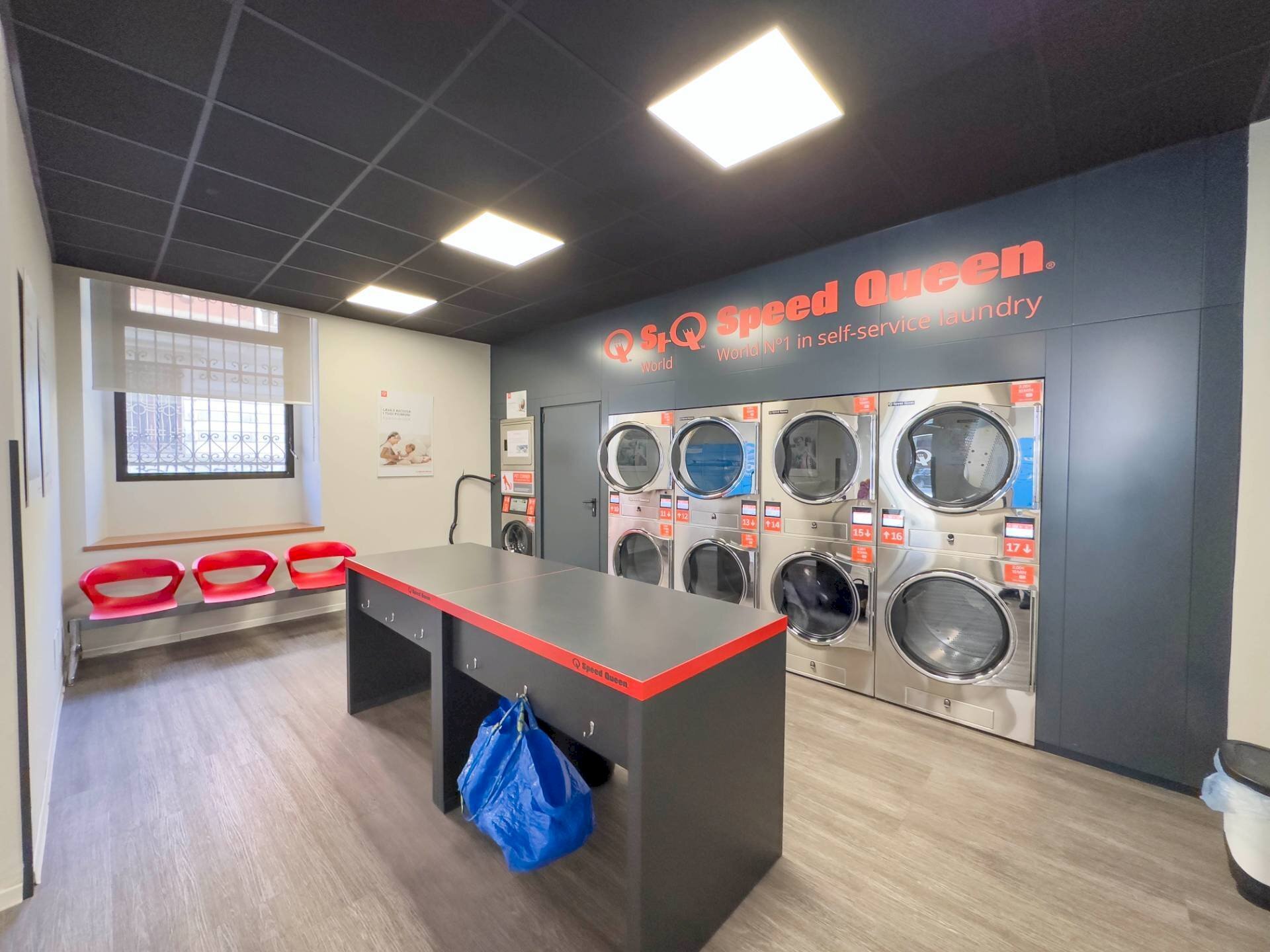 Shop Via Madama Cristina, Torino (neighborhood San Salvario) - photo 2