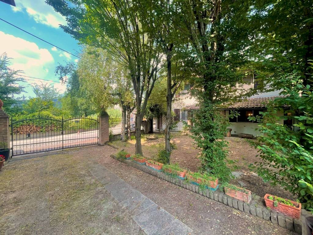 Giardino - Villa piazza della Chiesa, 12, Momperone - foto 2