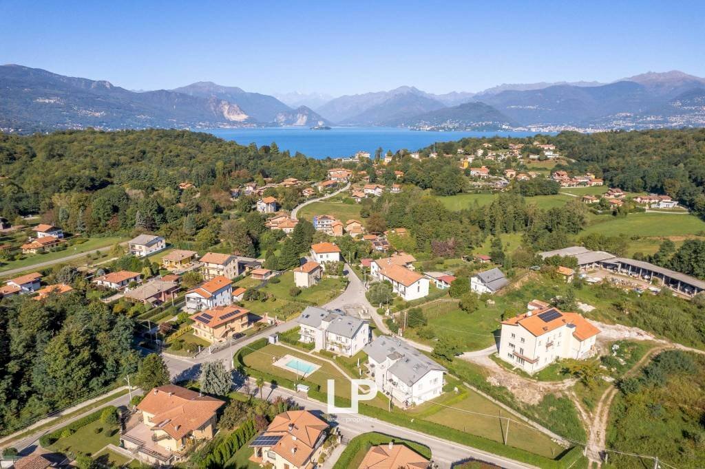 Vista - Four-room apartment via Camillo Benso di Cavour, 134, Leggiuno - photo 1