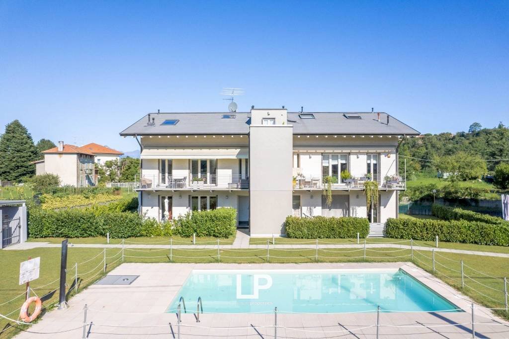 Piscina - Four-room apartment via Camillo Benso di Cavour, 134, Leggiuno - photo 2