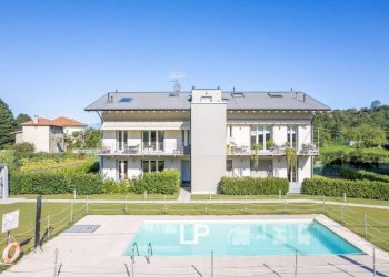 Piscina - Quadrilocale via Camillo Benso di Cavour, 134, Leggiuno - foto 2