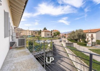 Terrazzo - Quadrilocale via Camillo Benso di Cavour, 134, Leggiuno - foto 22