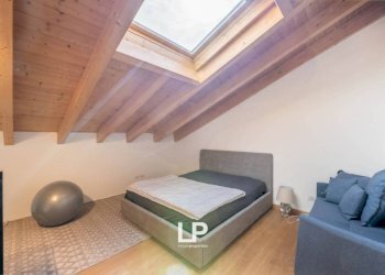 Camera da letto - Quadrilocale via Camillo Benso di Cavour, 134, Leggiuno - foto 24