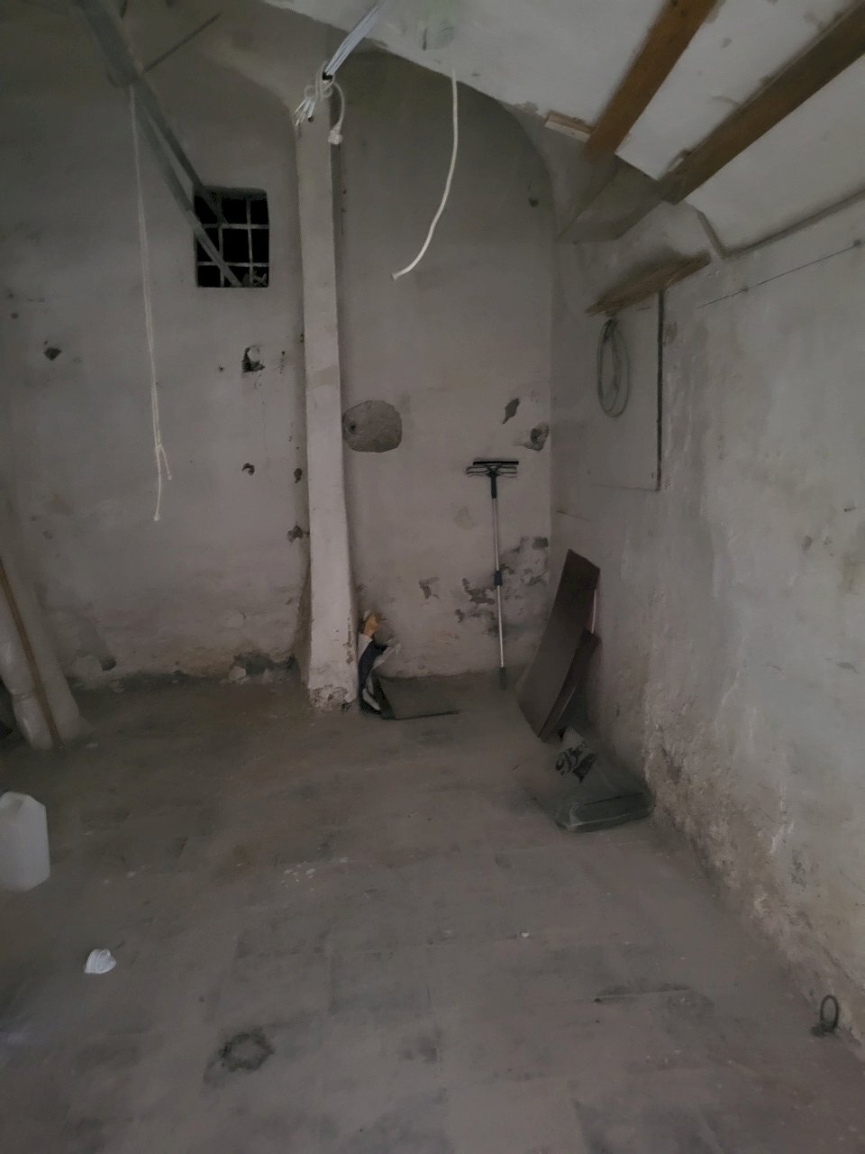 Shop Vico del Santo Sepolcro, Genova - photo 1