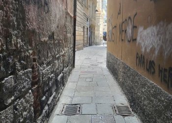 Shop Vico del Santo Sepolcro, Genova - photo 3