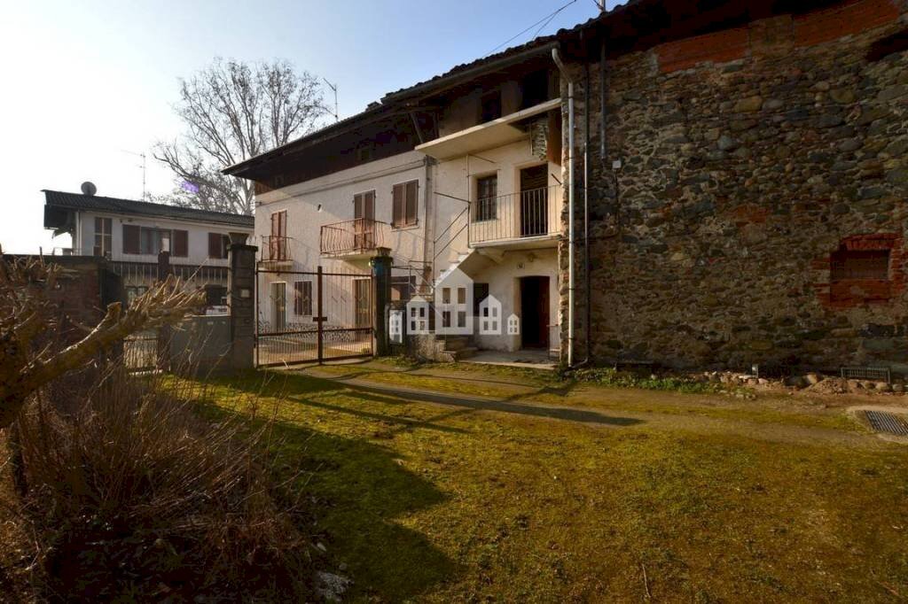 Facciata - Casa indipendente via Umberto I, 53, Colleretto Giacosa - foto 1