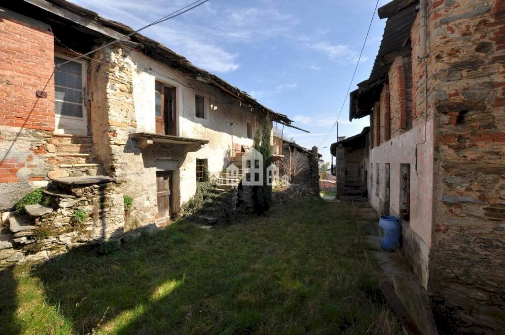 Giardino - Casa indipendente Località San Bernardo, 46, Cuorgnè - foto 2