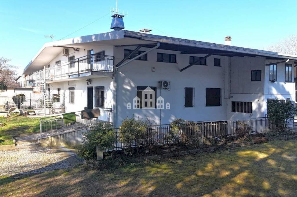 Facciata - Capannone Regione Tomboleto, 6, Azeglio - foto 2