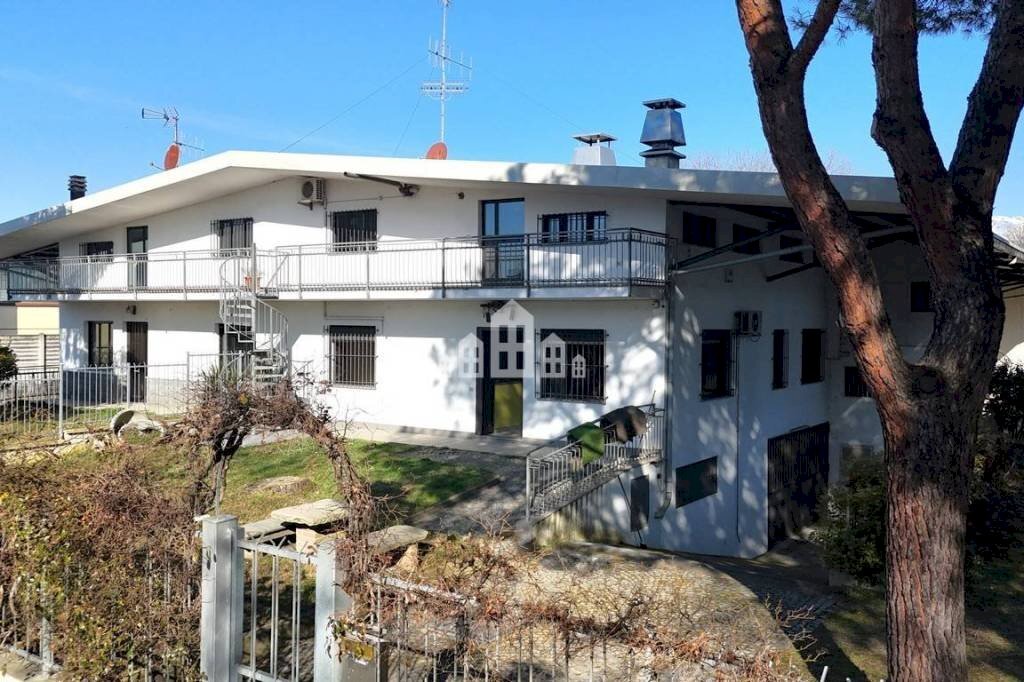 Facciata - Capannone Regione Tomboleto, 6, Azeglio - foto 3