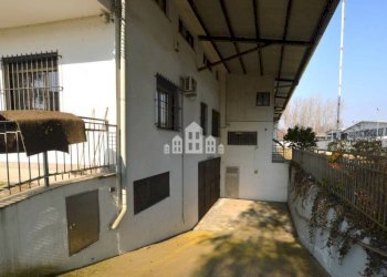 Cortile interno - Capannone Regione Tomboleto, 6, Azeglio - foto 35