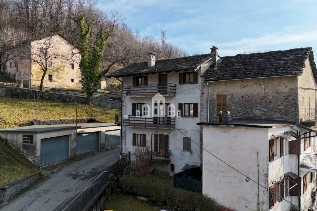 Vista - Casa indipendente via Cavour, 2, Brosso - foto 2