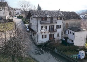 Vista - Casa indipendente via Cavour, 2, Brosso - foto 1