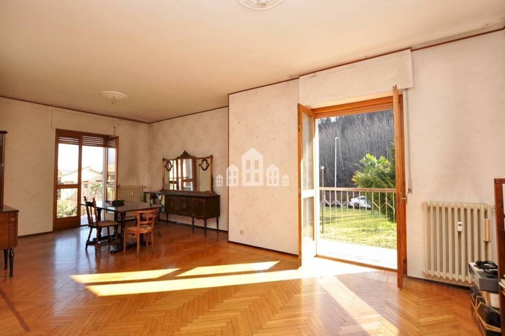 Salone - Appartamento via VII Martiri, 8, Cuorgnè - foto 3