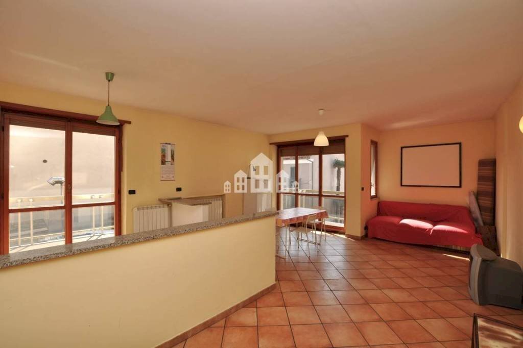 Salone - Quadrilocale via Torino, 31, Cuorgnè - foto 3