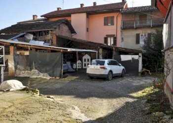 Cortile interno - Quadrilocale Frazione Macchia, 4, Forno Canavese - foto 30