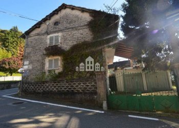 Facciata - Casa indipendente via Cairoli, 1, Brosso - foto 1