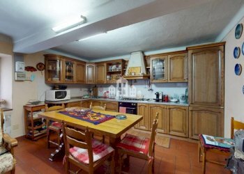 Cucina - Casa indipendente via Cairoli, 1, Brosso - foto 26