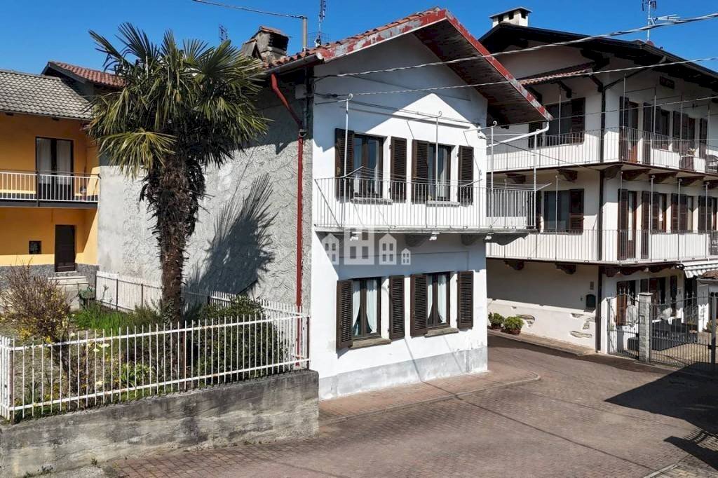 Facciata - Casa indipendente via Villa, 31, San Colombano Belmonte - foto 1