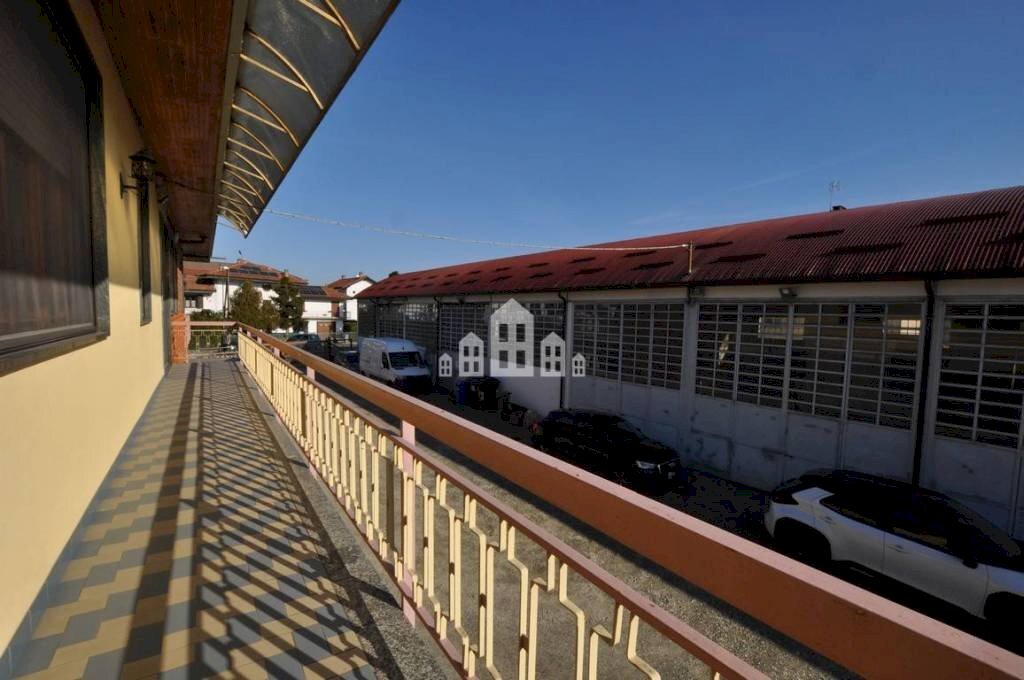 Balcone - Capannone via Fontana, 55, Feletto - foto 1