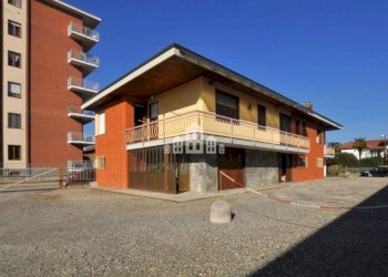 Facciata - Capannone via Fontana, 55, Feletto - foto 1