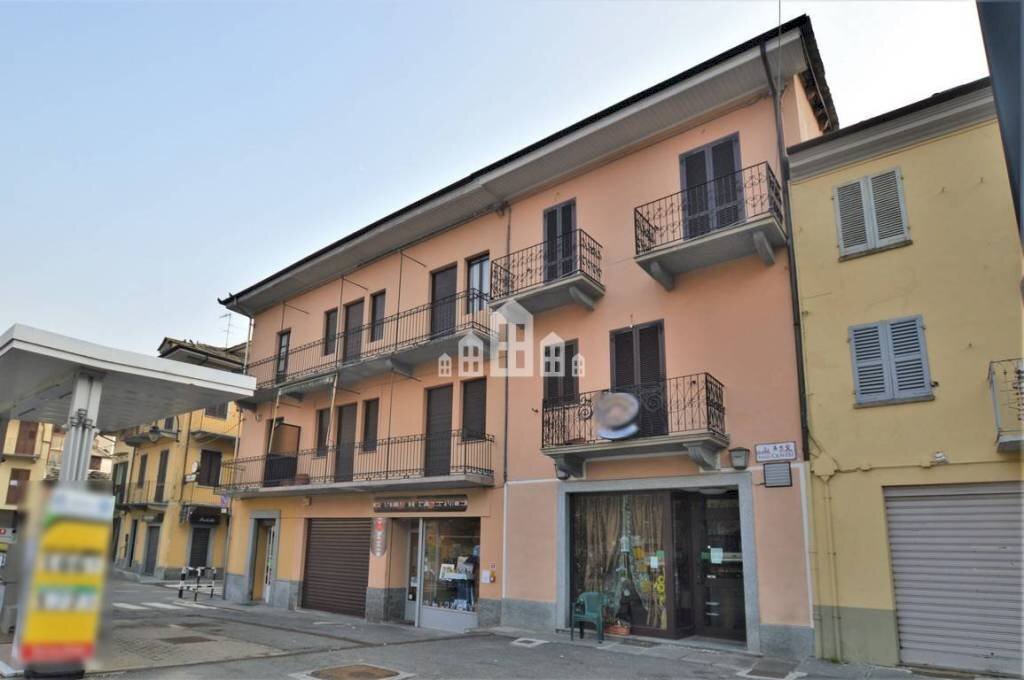 Facciata - Quadrilocale piazza craveri, 3, Pont-Canavese - foto 1