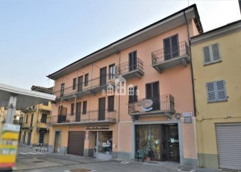 Facciata - Quadrilocale piazza craveri, 3, Pont-Canavese - foto 1