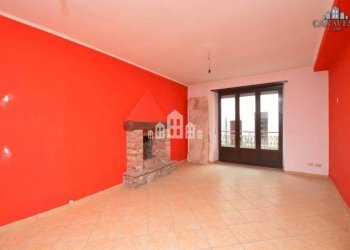 Stanza non arredata - Quadrilocale piazza craveri, 3, Pont-Canavese - foto 2