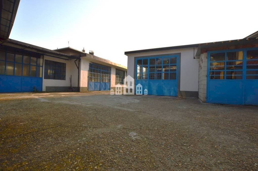 Cortile interno - Magazzino via Fratelli Rosselli, 7, Cuorgnè - foto 3