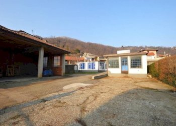 Cortile interno - Magazzino via Fratelli Rosselli, 7, Cuorgnè - foto 1