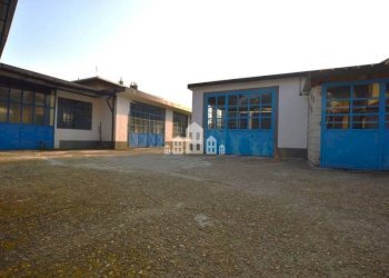 Cortile interno - Magazzino via Fratelli Rosselli, 7, Cuorgnè - foto 3