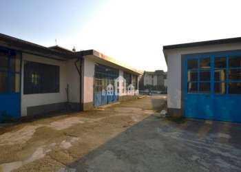 Cortile interno - Magazzino via Fratelli Rosselli, 7, Cuorgnè - foto 5