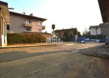 Cortile interno - Magazzino via Fratelli Rosselli, 7, Cuorgnè - foto 14