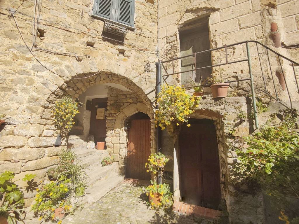 Facciata - Trilocale piazza Sant'Andrea, Ceriana - foto 2