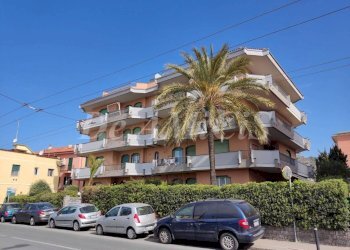 Facciata - Bilocale via Aurelia, 110, Bordighera - foto 1