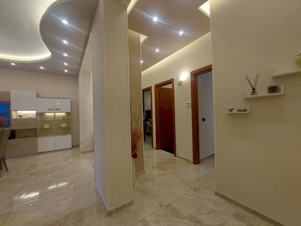 Corridoio - Three-room apartment via Lazio, 86, Taranto - photo 1