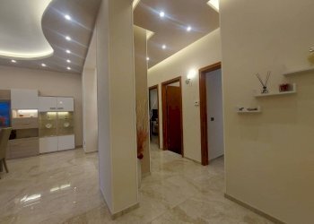 Corridoio - Three-room apartment via Lazio, 86, Taranto - photo 1