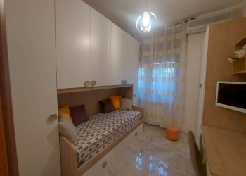 Camera da letto - Three-room apartment via Lazio, 86, Taranto - photo 20